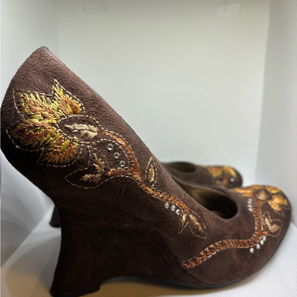 Cupid Brown Wedge Shoes with Intricate Embroidery